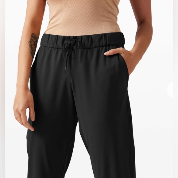 Lululemon’s On The Fly Jogger - Black - Picture 2 of 4